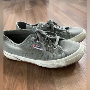 SUPERGA 2750 COTU CLASSIC
Color: GREY SAGE
Size: 7.5
